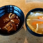 馳走三昧 - 煮込みチキン、豚汁