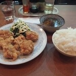 中華食堂 山形屋 - 鶏唐揚げ（６００円）にご飯（１５０円）にスープサービス。