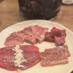 炭火焼肉ホルモン うしごろ - 