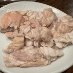 大雪地ビール館 - これはまだ焼いてない豚ホルモン。