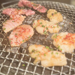 炭火焼肉ホルモン うしごろ - 