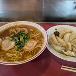 龍美 - 料理写真:ラーメン大盛９００円   餃子も９００円   合計１８００円