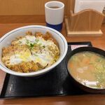 かつや - 料理写真:かつ丼と豚汁
