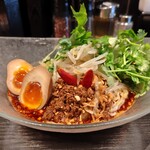 香氣　四川麺条  学芸大学店 - 烈火冷やし担々麺(香味たまごとパクチートッピング)