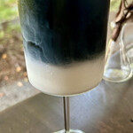 薬舗 坂の途中 - 炭の感じの黒さ