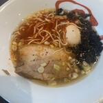 らーめん酒場 福籠 飯塚町店 - 卓上調味料　壺に入った辛味投入！
