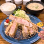 熟成豚 かわむら - 静岡県産 中ヨークシャー
      超特上リブロースかつ定食(240g 5,200円)
      とん汁をかす汁に変更(+100円)
      かす汁 大(+100円)
      キャベツ大盛り(サービス)