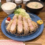 熟成豚 かわむら - 静岡県産 中ヨークシャー
      超特上リブロースかつ定食(240g 5,200円)
      とん汁をかす汁に変更(+100円)
      かす汁 大(+100円)
      キャベツ大盛り(サービス)