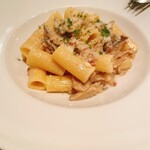 ピッコラ・フェリーチェ - ショートパスタ　きのこラグーの軽いクリームソース