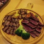 馬肉料理専門 かぶと馬 日本橋店 - ステーキ盛り合わせハーフ