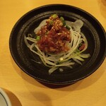 馬肉料理専門 かぶと馬 日本橋店 - お通し（ユッケ）