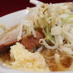 ラーメン二郎 - 豚の厚み