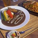 スモール ワールズ トウキョウ - ミニカレー付き  味は美味しい