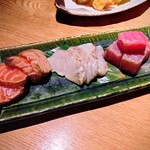 個室と海の台所 虎魚 - 海鮮藁炙りたたき3種盛り
                                