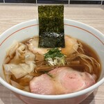 Ramen 博し光る - サービスのワンタン入り