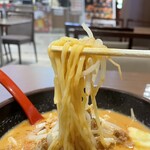 蔵出し味噌 麺場 田所商店 - 中太麺