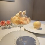 イル コラッツィエーレ - 桃パフェとまるごと桃