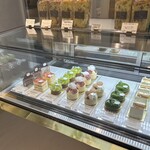 LESS by Gabriele Riva & Kanako Sakakura - 