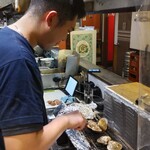 もつ焼き よう - 注文がたくさん入り、店長大忙しっ!!