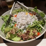 時の居酒屋 刻 - 釜揚げシラスのたっぷり山葵ドレサラダ