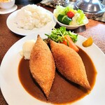 ブラジレイロ - メンチカツ。ライス、サラダ付き。
