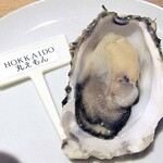 フィッシャーマンズマーケットオイスターバー - 生牡蠣（丸えもん）