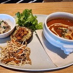 カフェ＆ミール ムジ - つながるデリプレート（ポークストロガノフ）