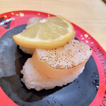 金の魚魚丸 ららぽーと名古屋みなとアクルス店 - たいら貝炙りにぎり