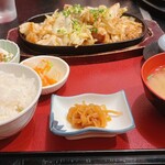 花いちもんめ - 黒毛和牛ホルモン鉄板定食  ¥2,160