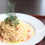 ロッソ・ビアンコ - サーモンのクリームソーススパゲッティ。