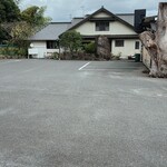 花いちもんめ - 広く余裕のある駐車場スペース