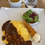 カフェレストラン ビクトリア - 料理写真:とろっとチーズのオムライス&エビフライ