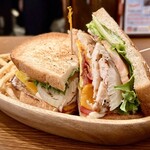 クアアイナ 青山本店 - クラブハウスサンド