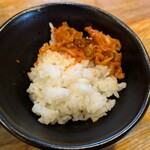 二代目 白神 - セルフサービスのライスとキムチ
