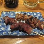 カシラ・激辛ホルモン串（各110円）　2014.10