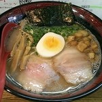 ラーメン 八卦 - とんこつ＠680円