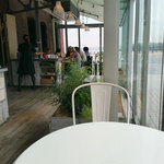 bills - せっかくなので、テラス席を選択。