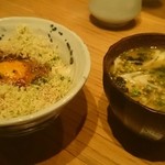 是屋 - 卵かけご飯に味噌汁
