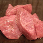 焼肉  炭聖 - 牛もも芯の短冊焼