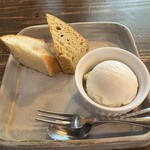 旬家ばんちゃん - セットのデザート　ゆがふシフォン2種＆アイス