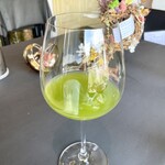 プレゼンテ スギ - ローリエ・ライチ・ジャスミンを合わせた華やかなドリンク