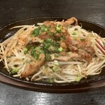 居酒屋夢の花 - 若鶏せせり塩コショウ鉄板焼