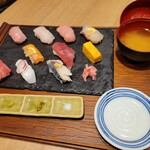 海鮮市場 魚壱 - いろどり寿司