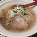 塩伝説 なゆた - 細い麺が丁寧に折り込まれている⋯美味そう！