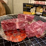 炭焼ホルモン えいた - オリーブ牛サガリを厚切りで