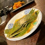 炭焼ホルモン えいた - えごまキムチ