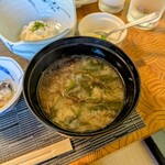お宿 お食事処 鱗晃荘 - わかめと布海苔の味噌汁