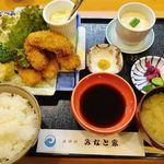 Minatoya - カキフライ定食(1800円)　とても大振りな牡蠣の火の通し具合が絶品。全てに渡って拘りを感じさせる仕上がり。しじみの味噌汁・茶碗蒸し・食後のコーヒー付き。