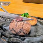 さわやか - げんこつハンバーグ(カット中)