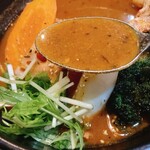 スープカリー ヒリヒリ2号 - 辛さ3にしたけど、後半に進むにつれ、じんわりした辛さが効いてくる。